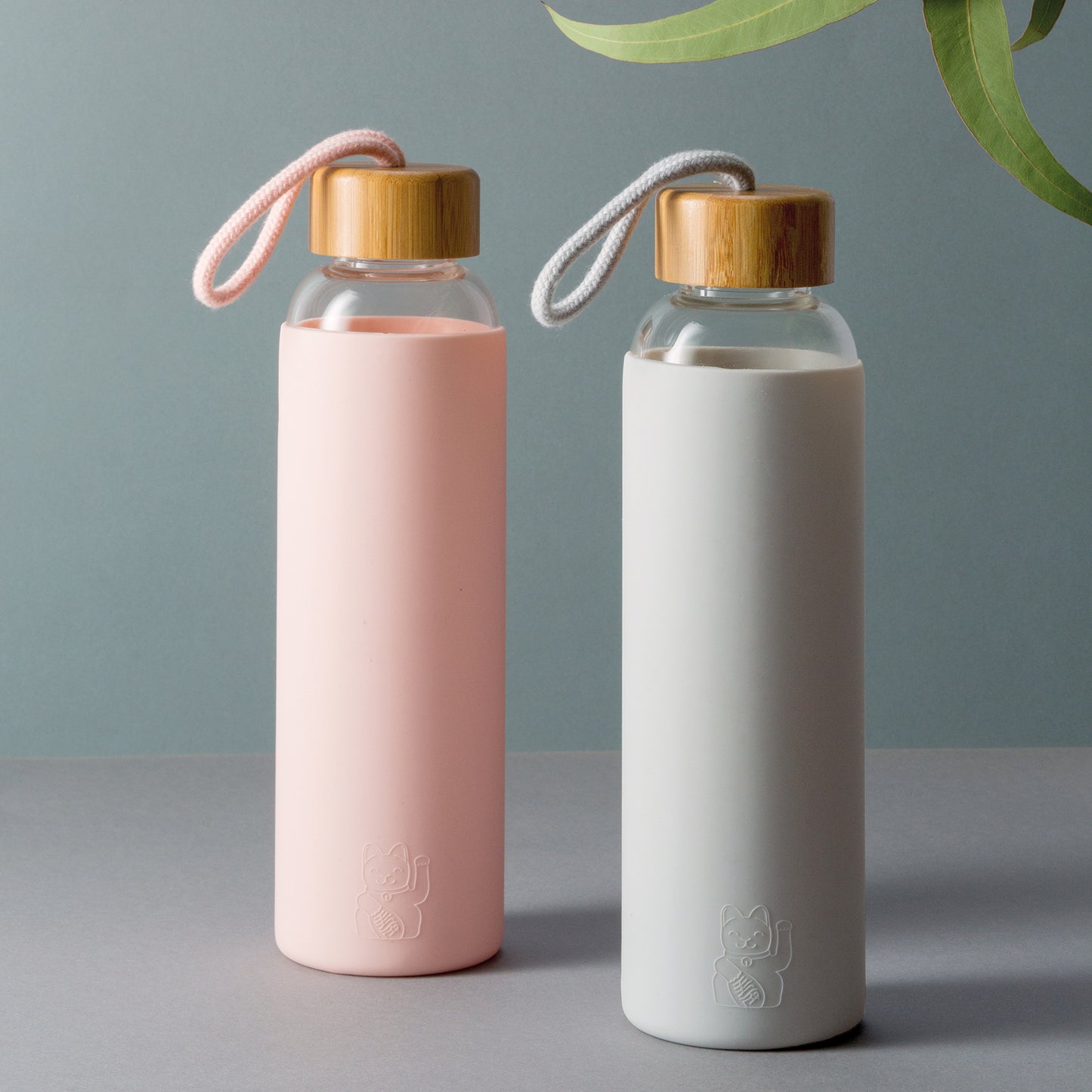 Maneki Neko Trinkflasche - grau