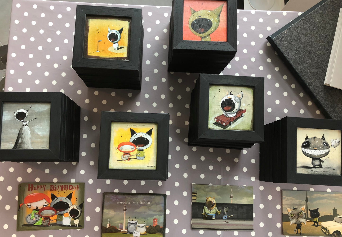 Cat with mouse ballon