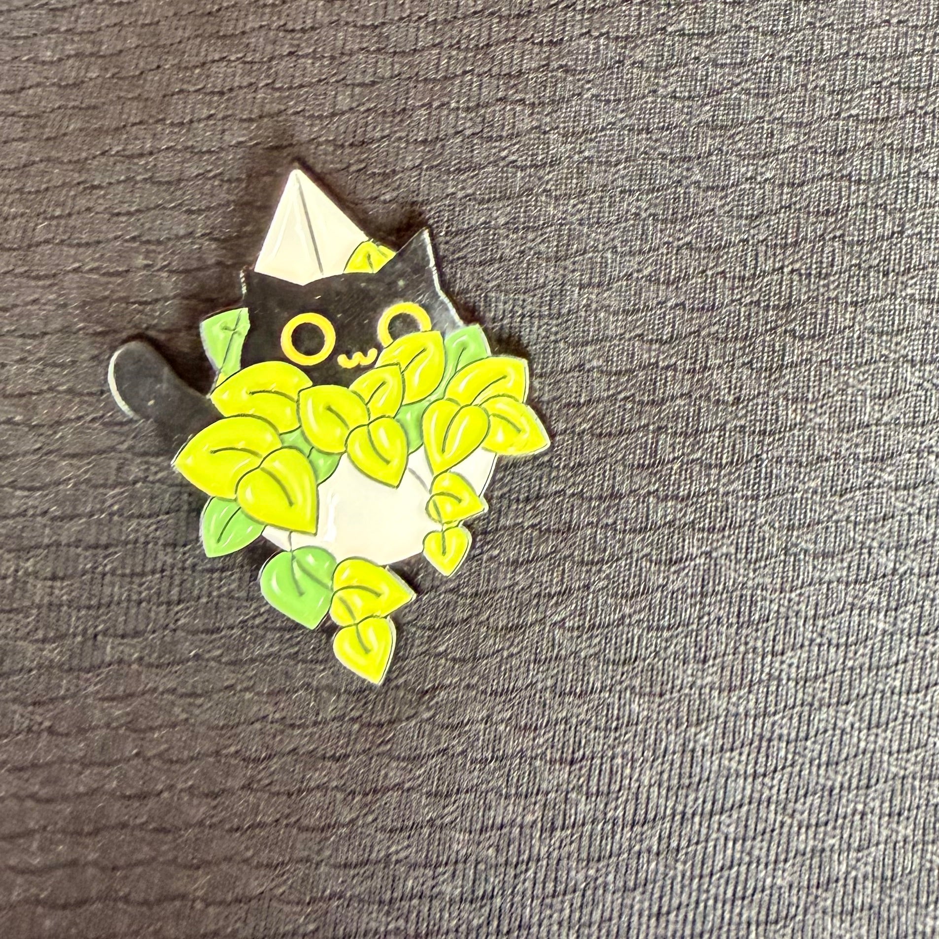 Emaille-Pin kitty loves plants