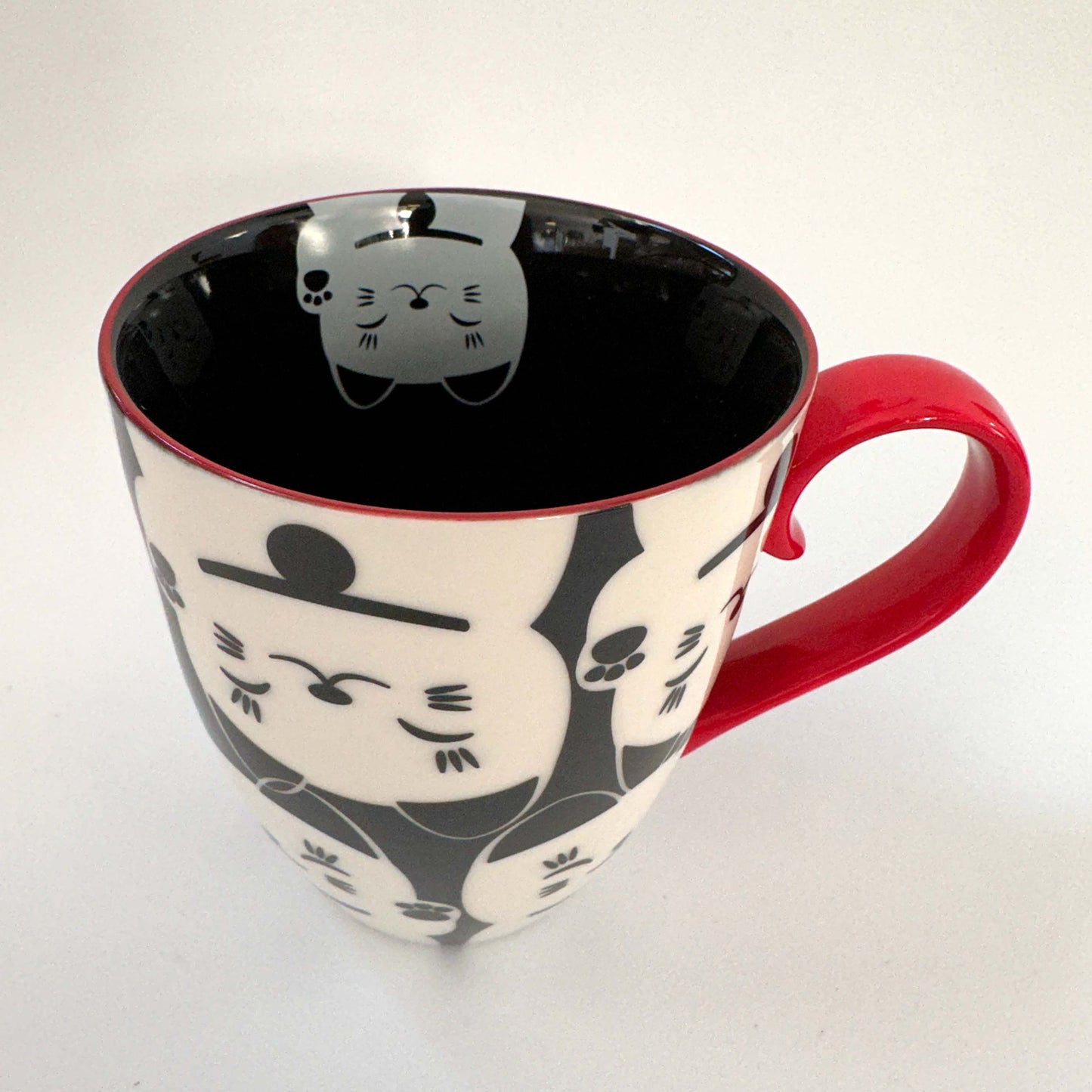 Mug Maneki Neko white on black