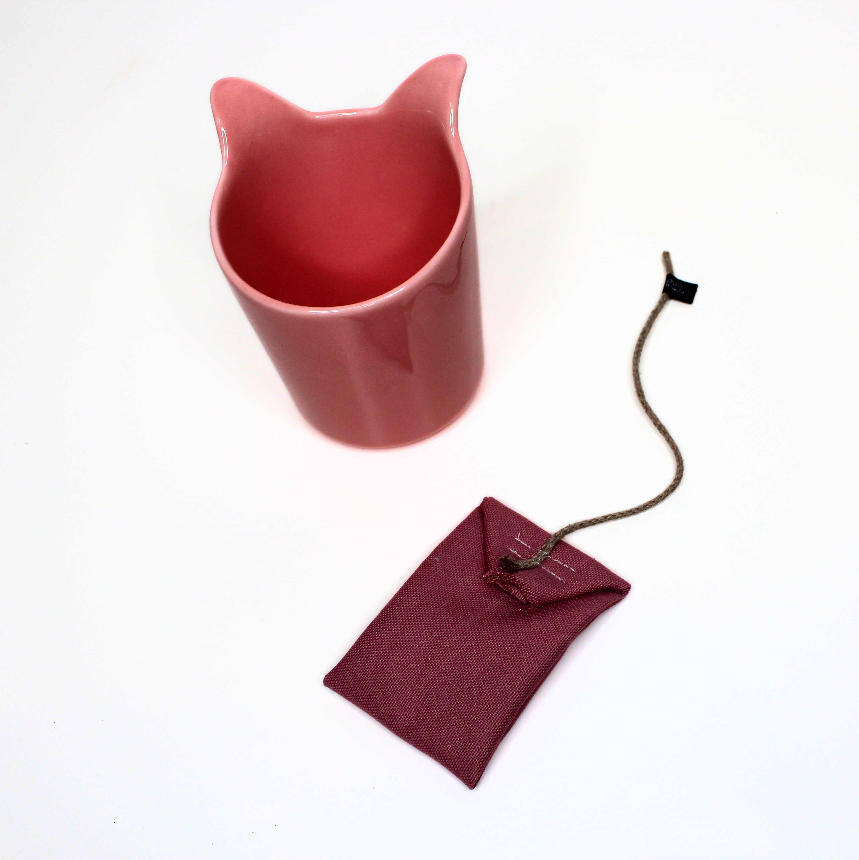 Tea for two: Set Katzenspielzeug tea bag fruity pink & Designtasse Kitty mug pink