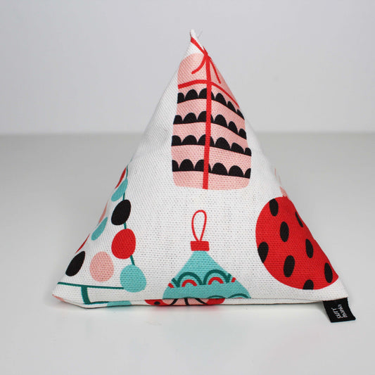 purramid scandi xmas (Baldrian + Catnip)