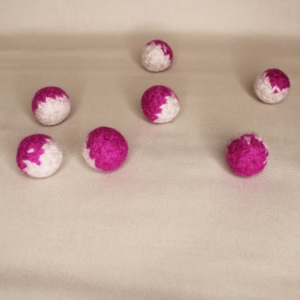 rattle fuchsia/sand Filzball mit Rassel