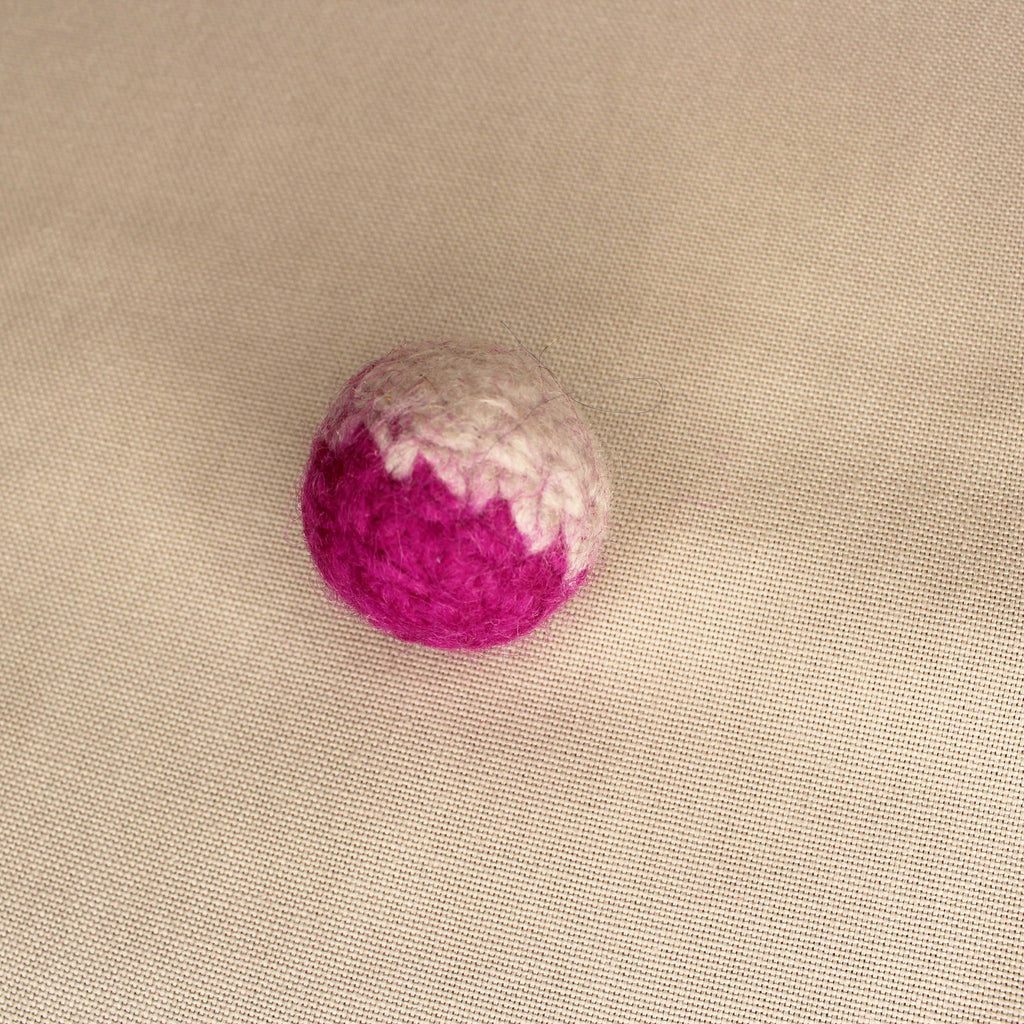rattle fuchsia/sand Filzball mit Rassel